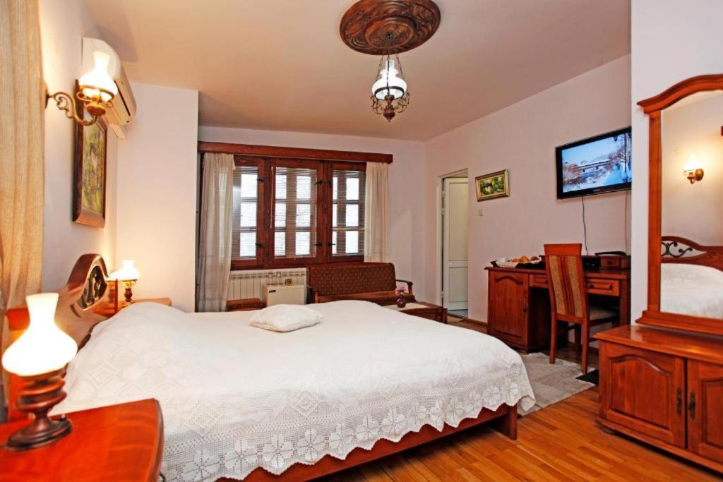 Family Hotel Varosha 2003 Lovech Dış mekan fotoğraf